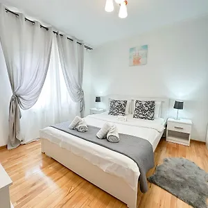 Sunrise Center Διαμέρισμα
