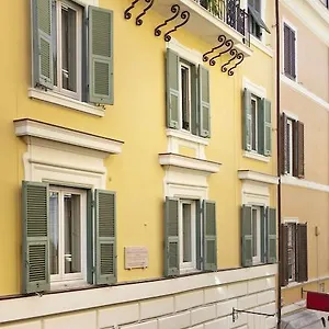 Garibaldi Piazza Di Spagna רומא